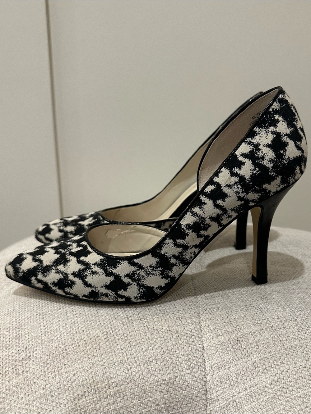 Anne Klein size 8.5 D’Orsay style pumps in black and cream houndstooth print